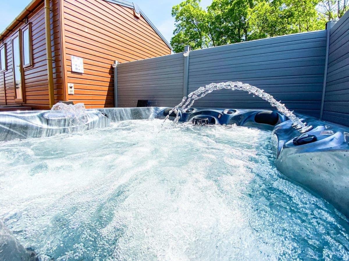 Ascot Lodge - Hot Tub Hideaway - Northumberland Felton  Екстер'єр фото